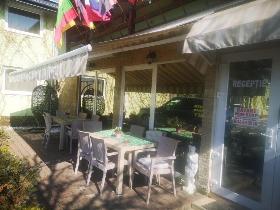 Pensiunea Vila Chesa Corunca Exterior foto
